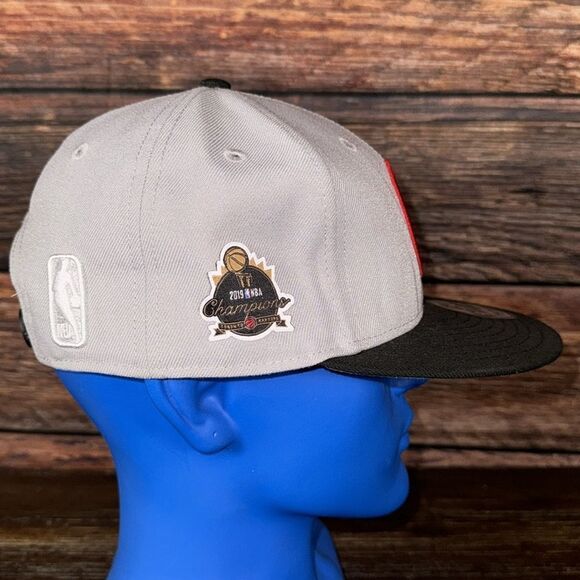 New Eta 9Fifty Toronto Raptors Grey/Black SnapBack Cap - Picture 3 of 8
